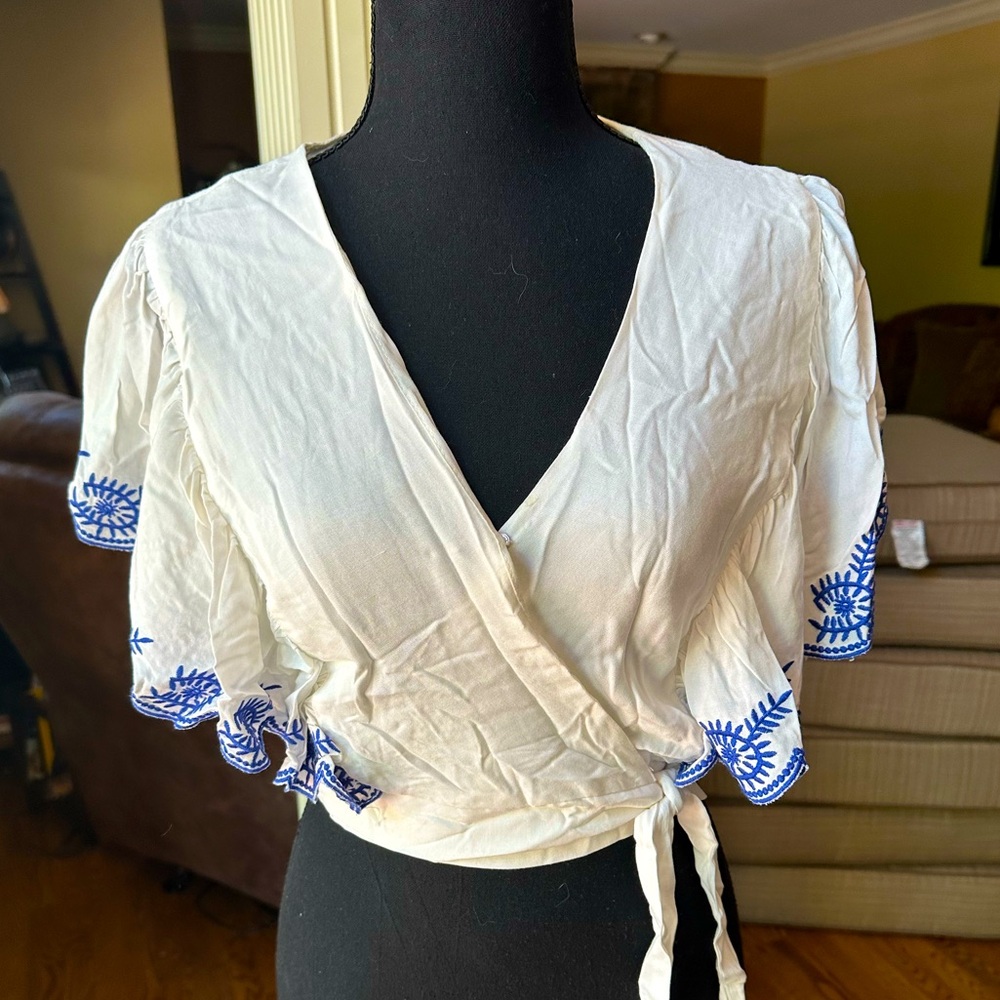 White & blue crop top